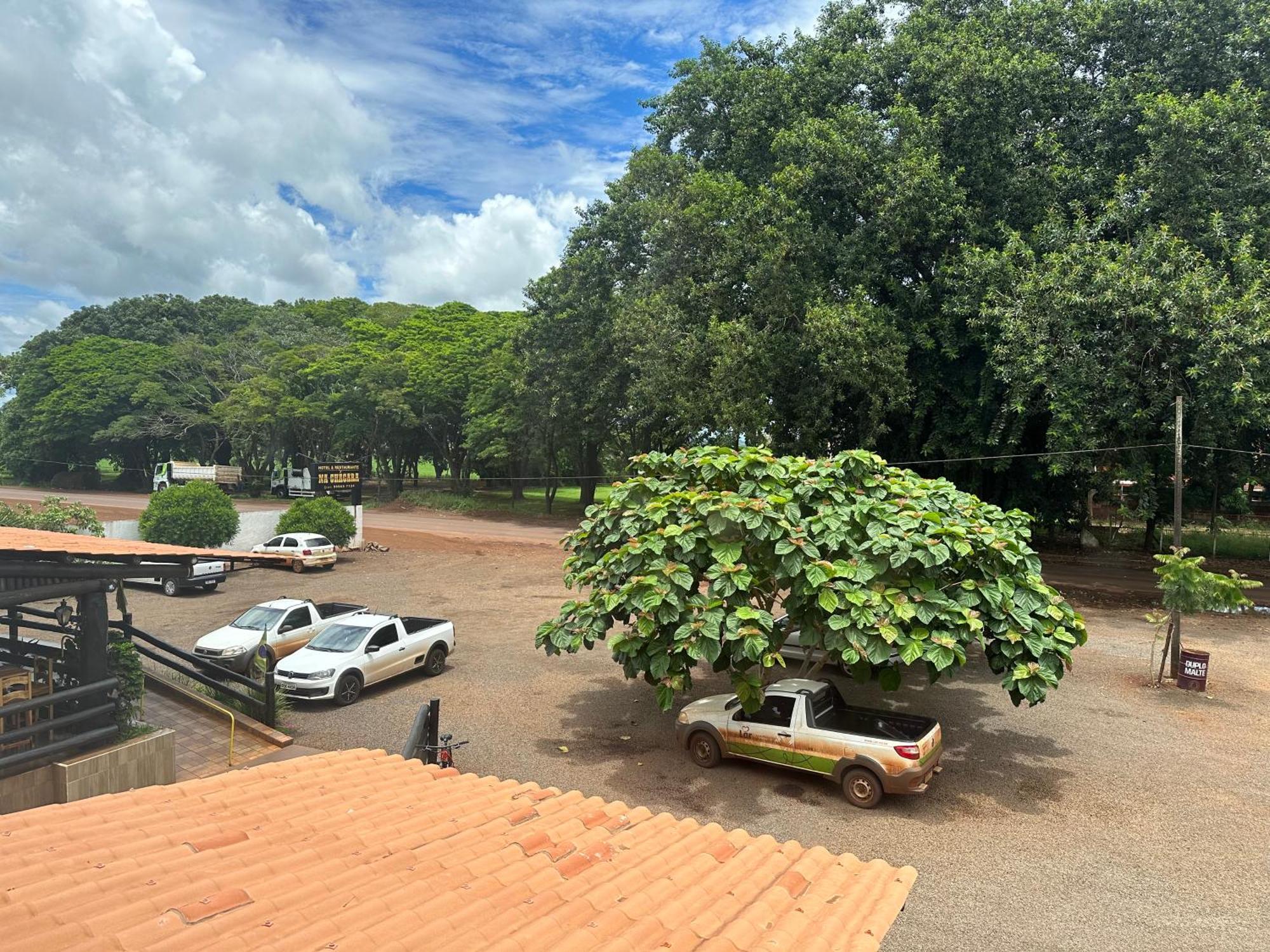 Hotel E Restaurante Na Chacara Dourados Esterno foto